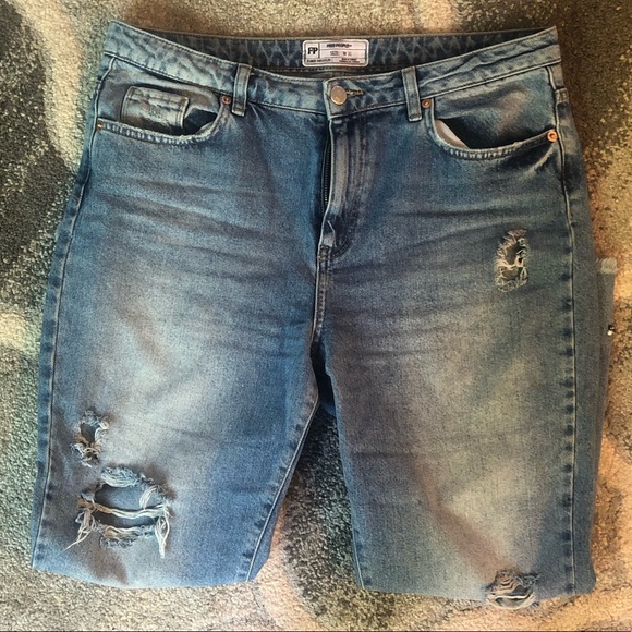 Free People destructed Boyfriend Jeans with pearls - Picture 5 of 8